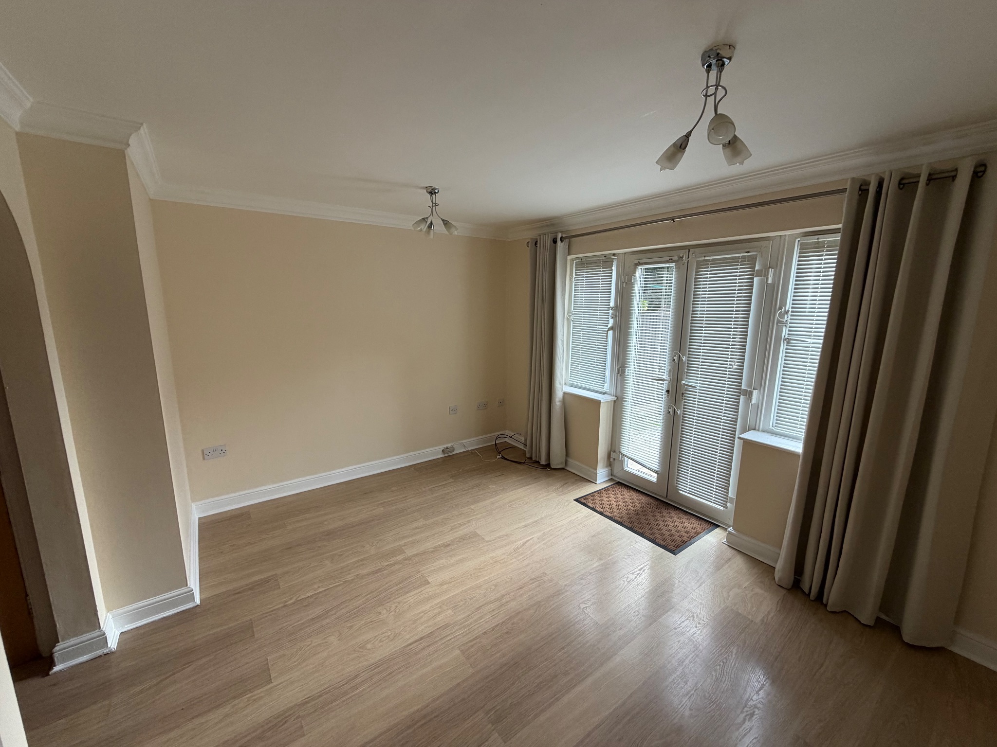 3 bedroom mid terraced house To Let in Doncaster - Property photograph.