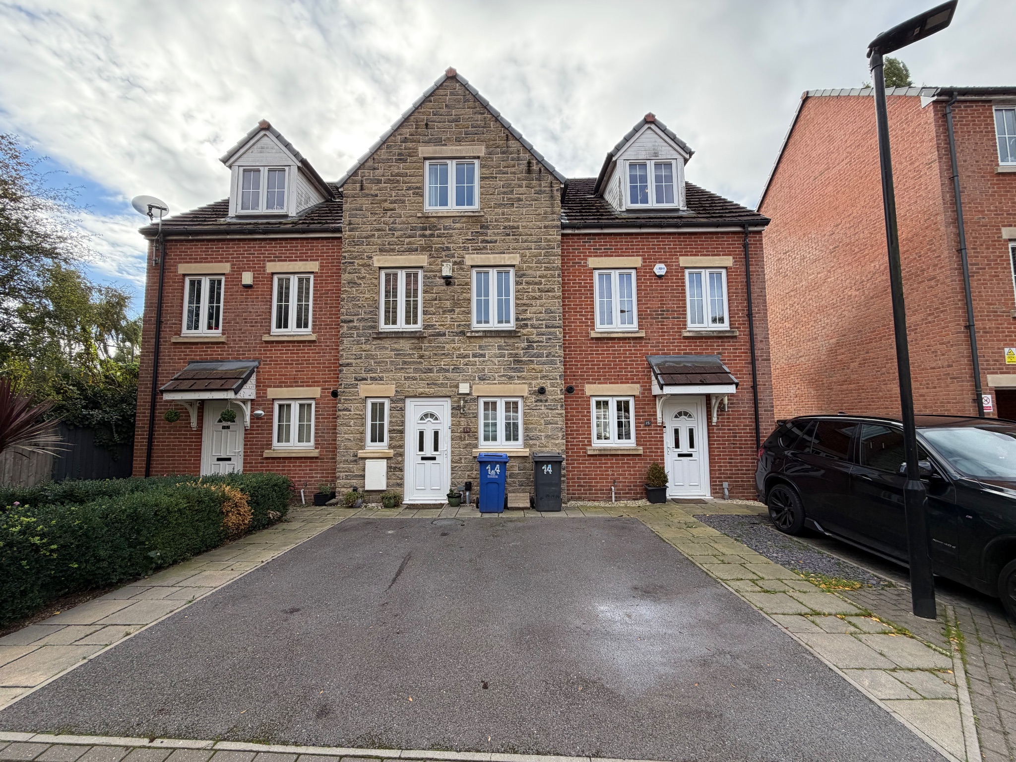 3 bedroom mid terraced house To Let in Doncaster - Property photograph.