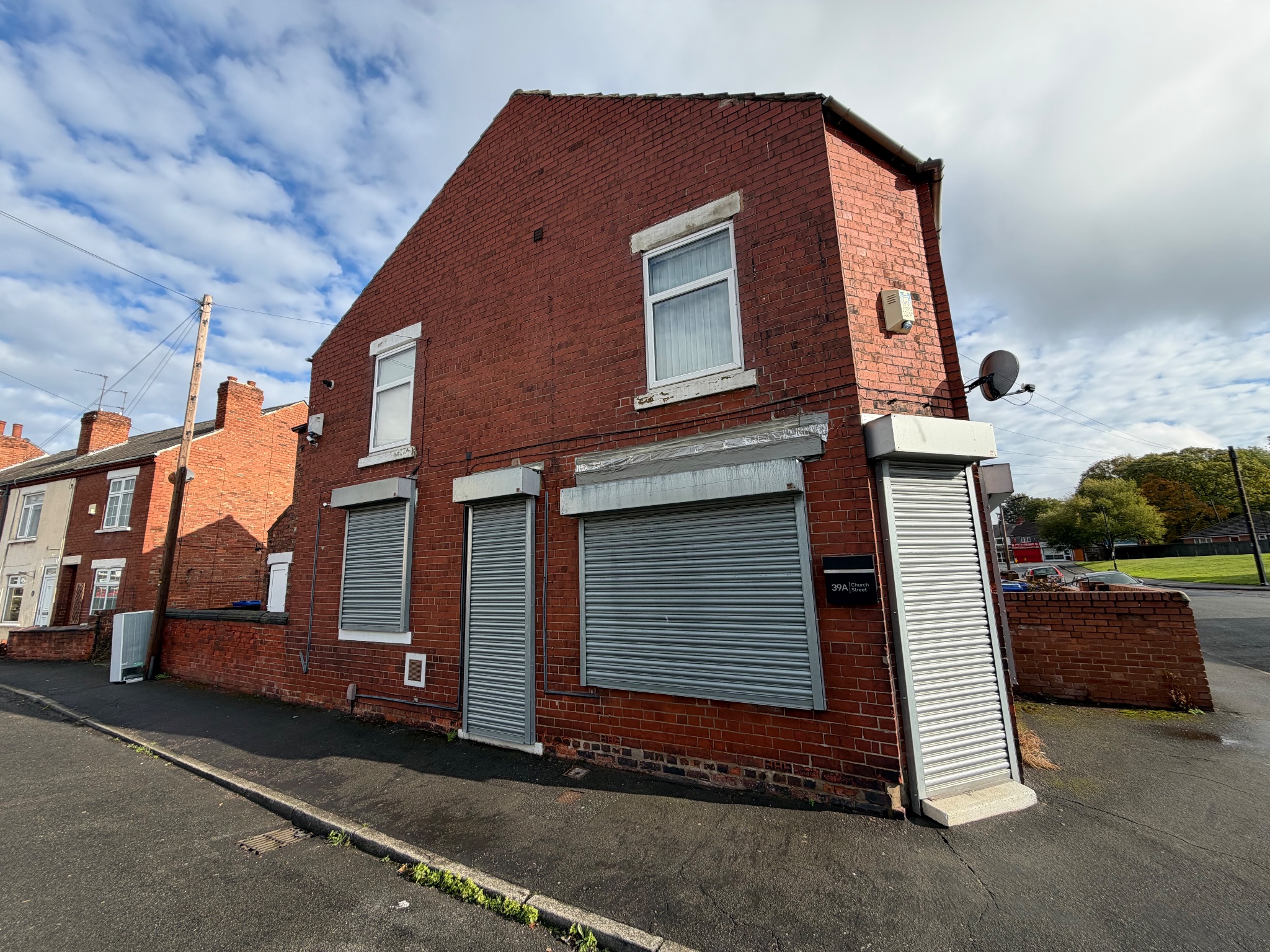 Shop To Let in Doncaster - Property photograph.