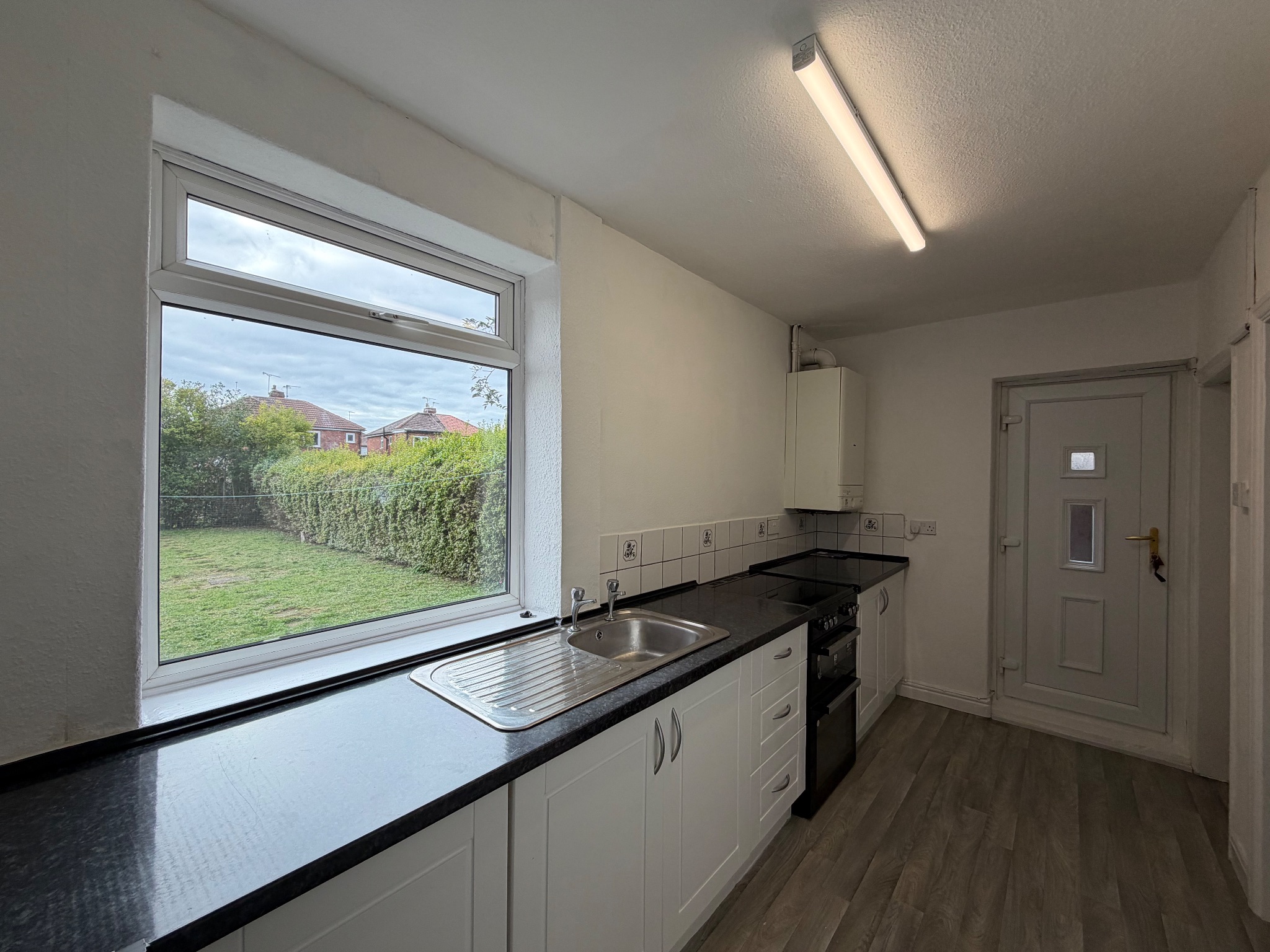 2 bedroom semi-detached house To Let in Doncaster - Property photograph.