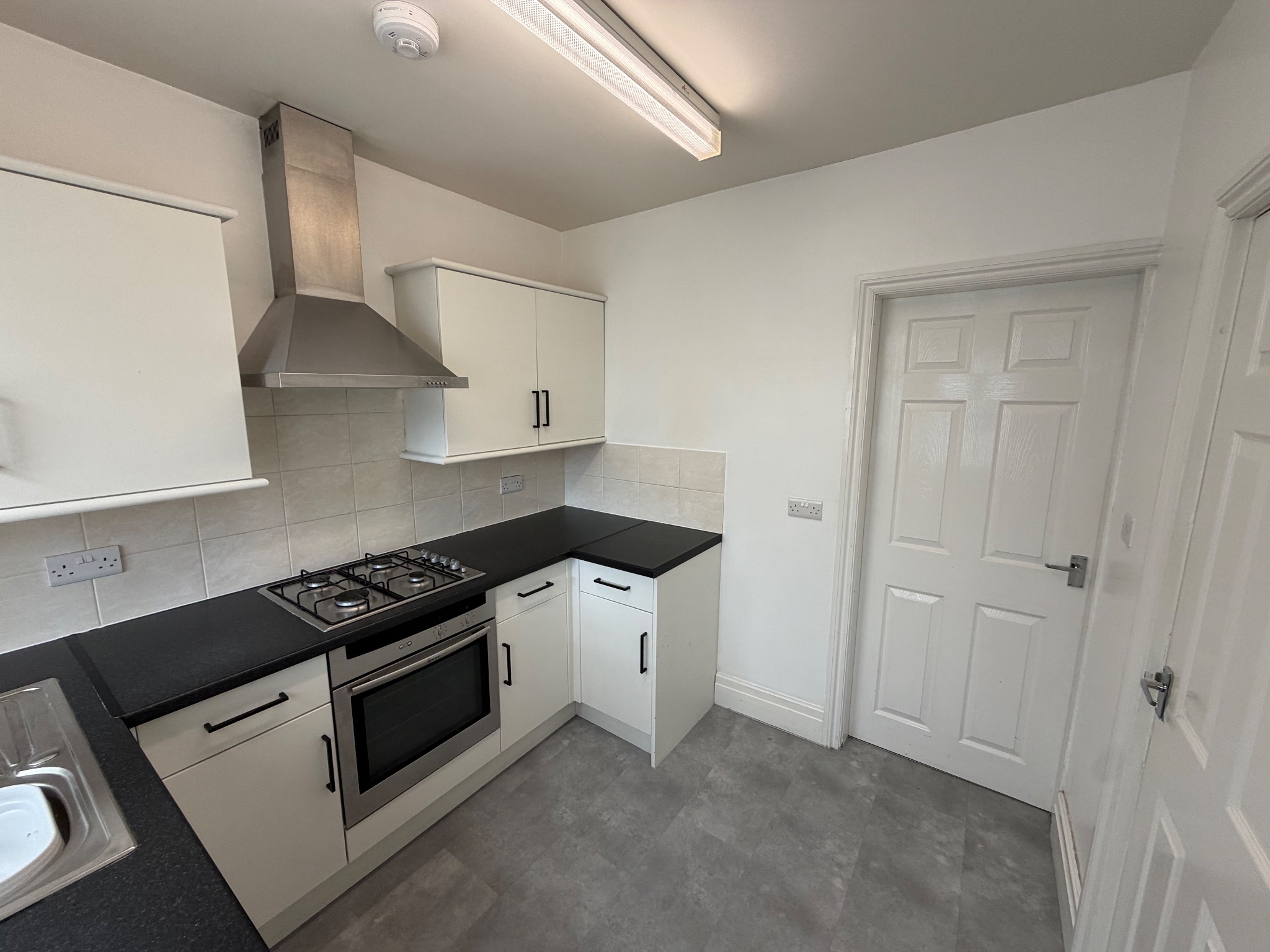 2 bedroom semi-detached house To Let in Doncaster - Property photograph.
