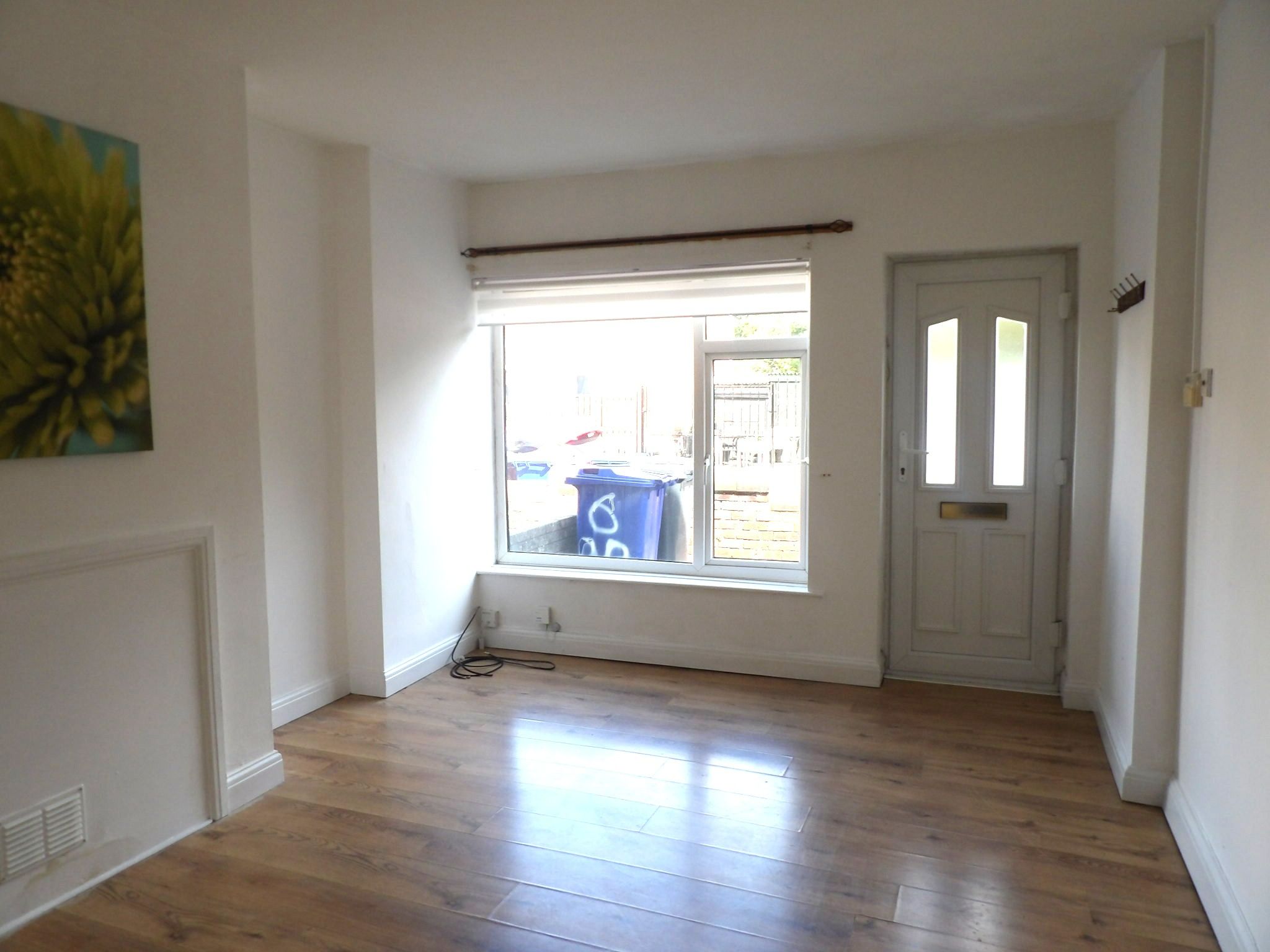 2 bedroom mid terraced house To Let in Doncaster - Property photograph.