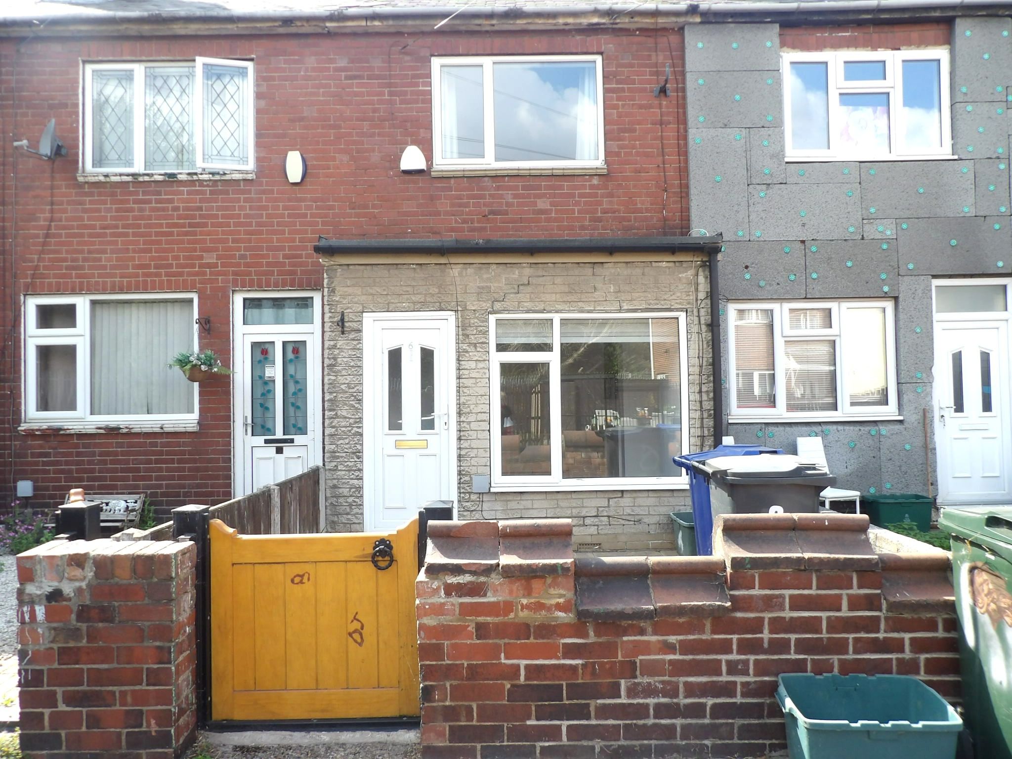 2 bedroom mid terraced house To Let in Doncaster - Property photograph.