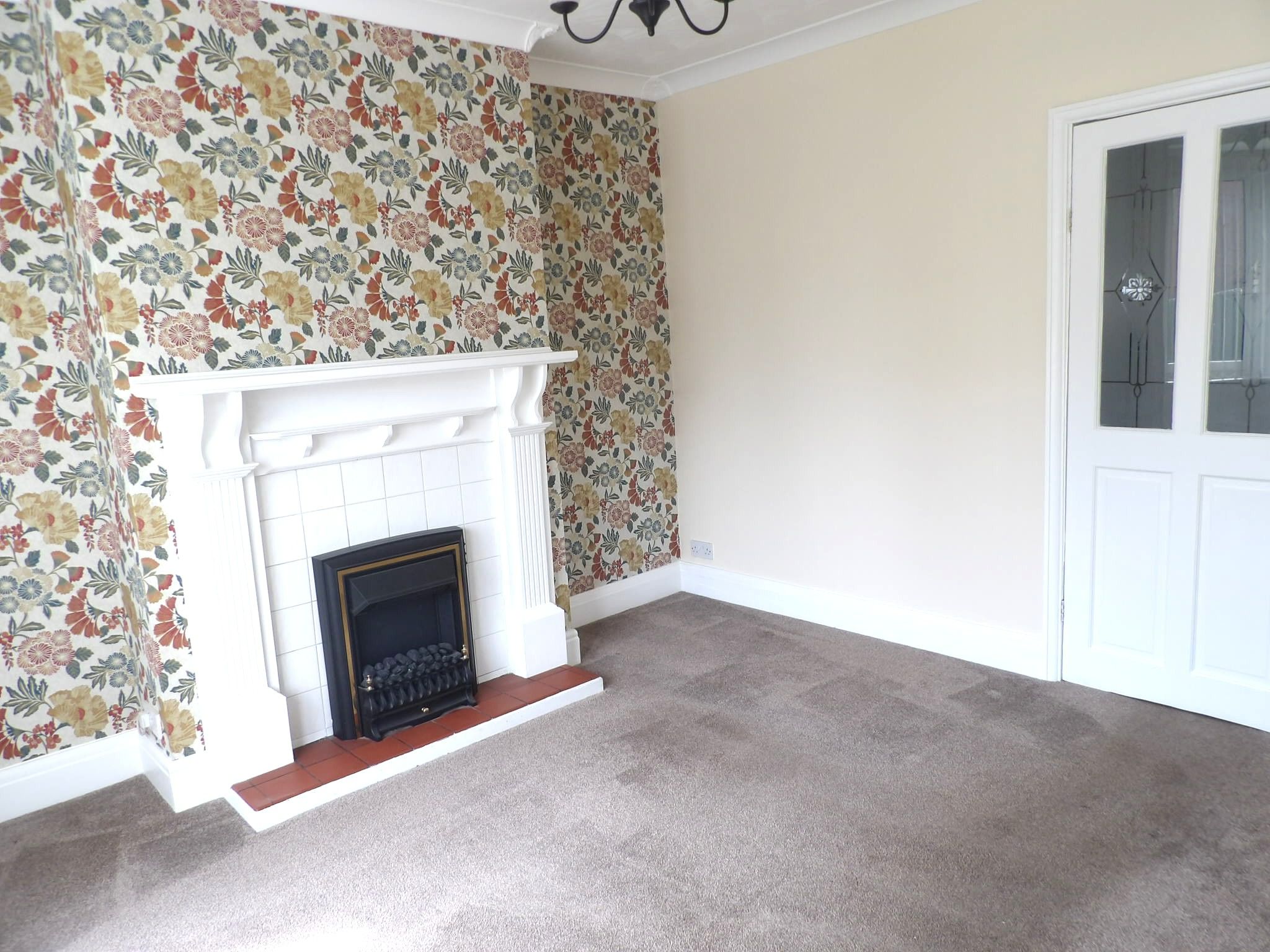 3 bedroom semi-detached house To Let in Doncaster - Property photograph.