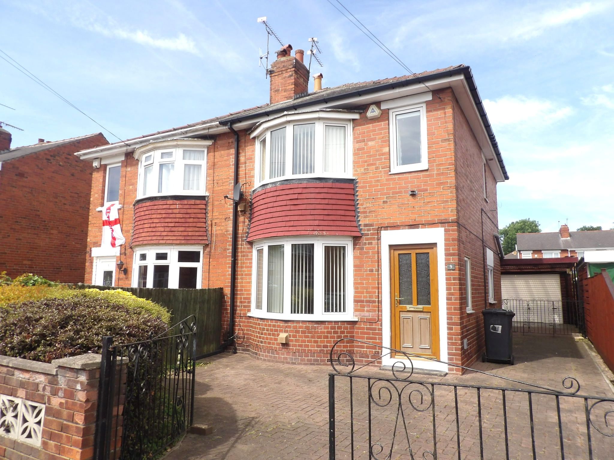 3 bedroom semi-detached house To Let in Doncaster - Property photograph.