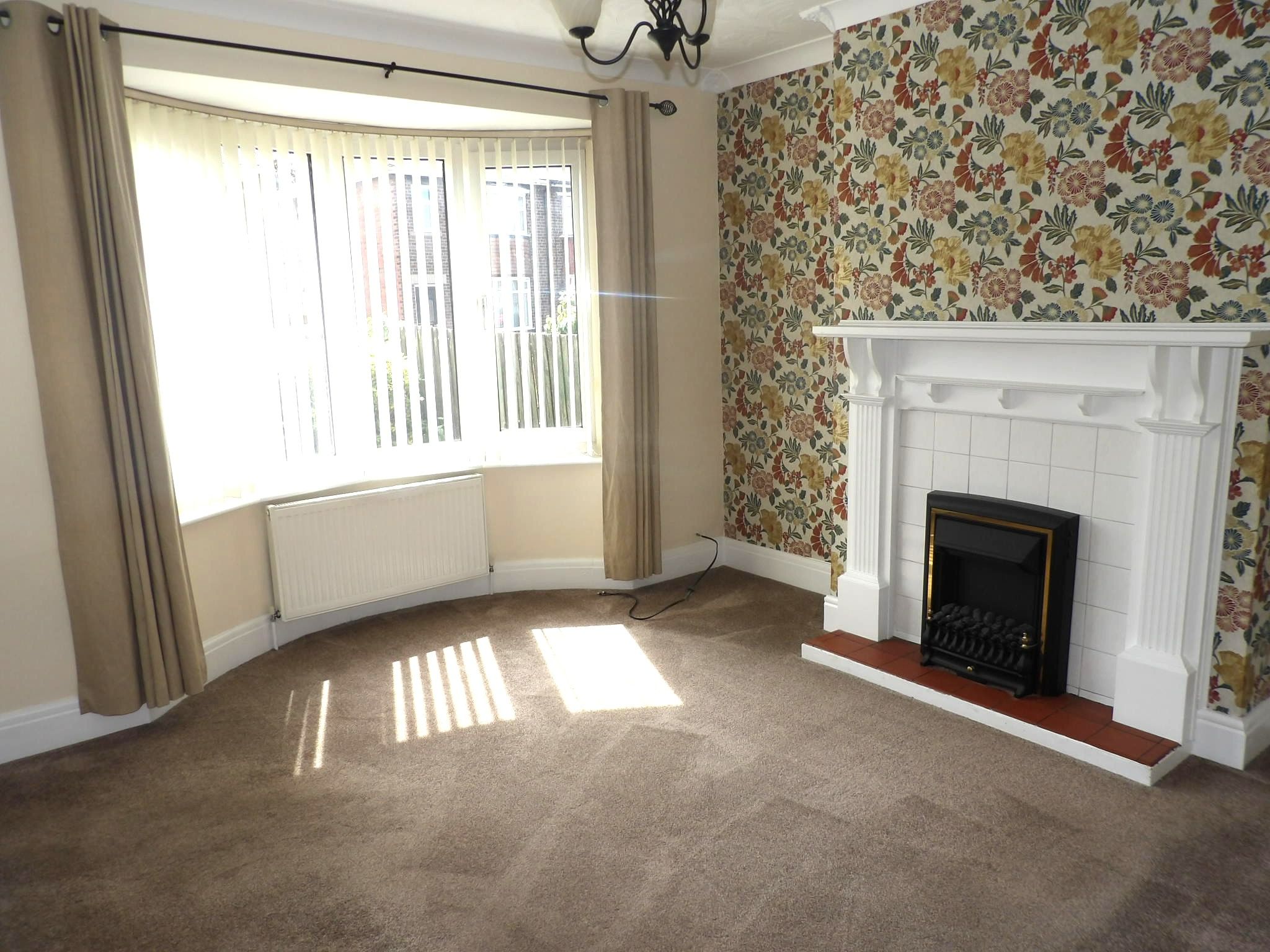 3 bedroom semi-detached house To Let in Doncaster - Property photograph.
