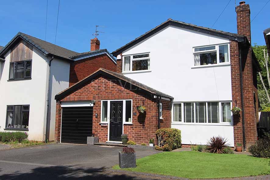 4 Bed Detached House For Sale - Photograph 1