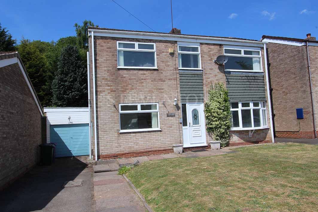 4 Bed Detached House For Sale - Photograph 1