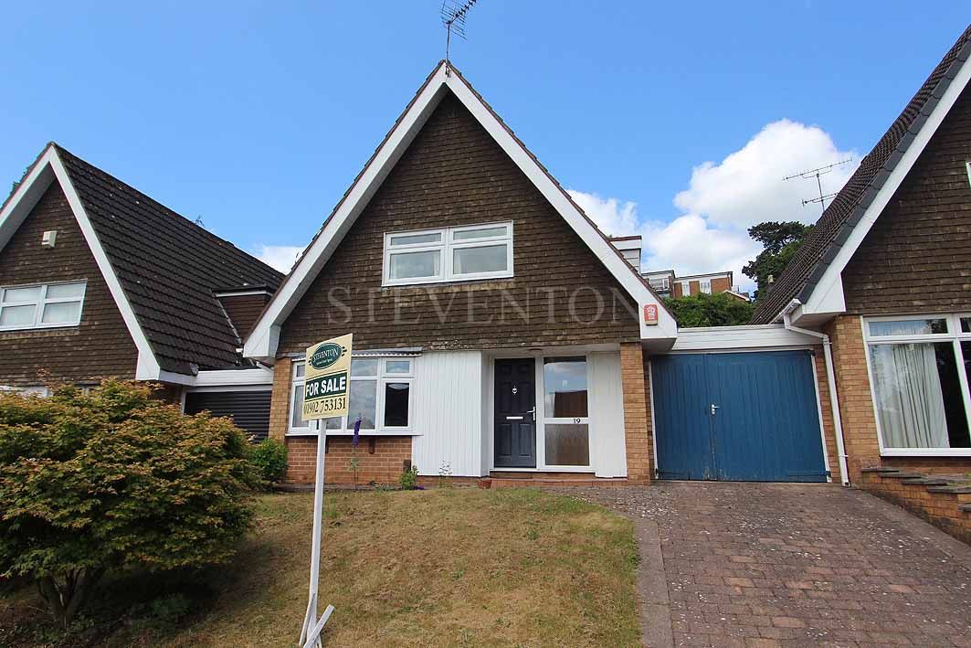 3 Bed Link Detached House For Sale - Photograph 1