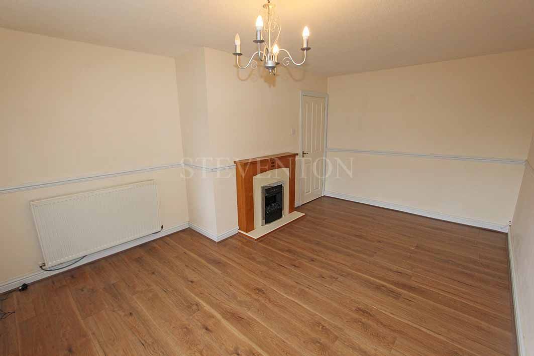 3 Bed Town House For Sale - Photograph 2