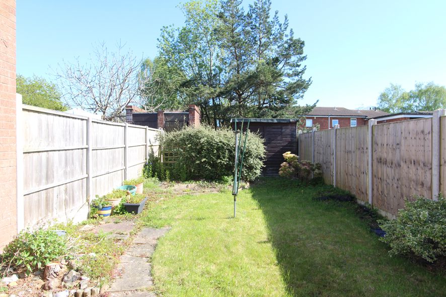 3 Bed Town House For Sale - Photograph 2