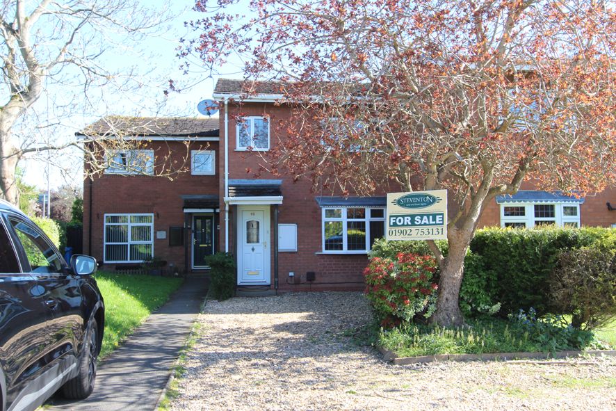 3 Bed Town House For Sale - Photograph 1