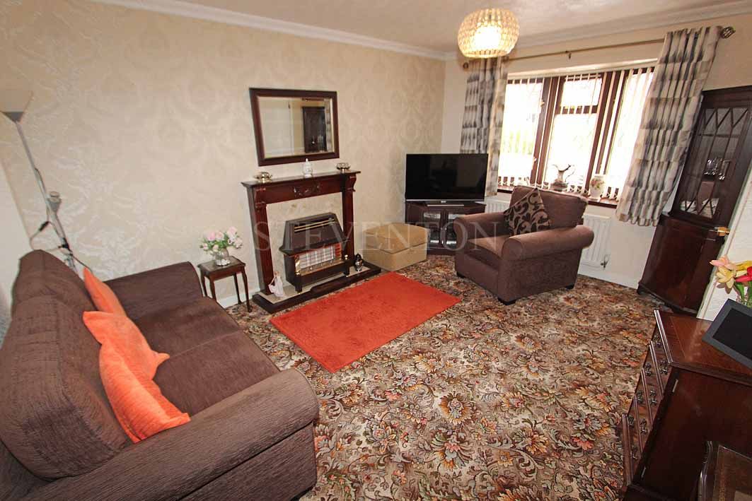 3 Bed Link Detached House For Sale - Photograph 2