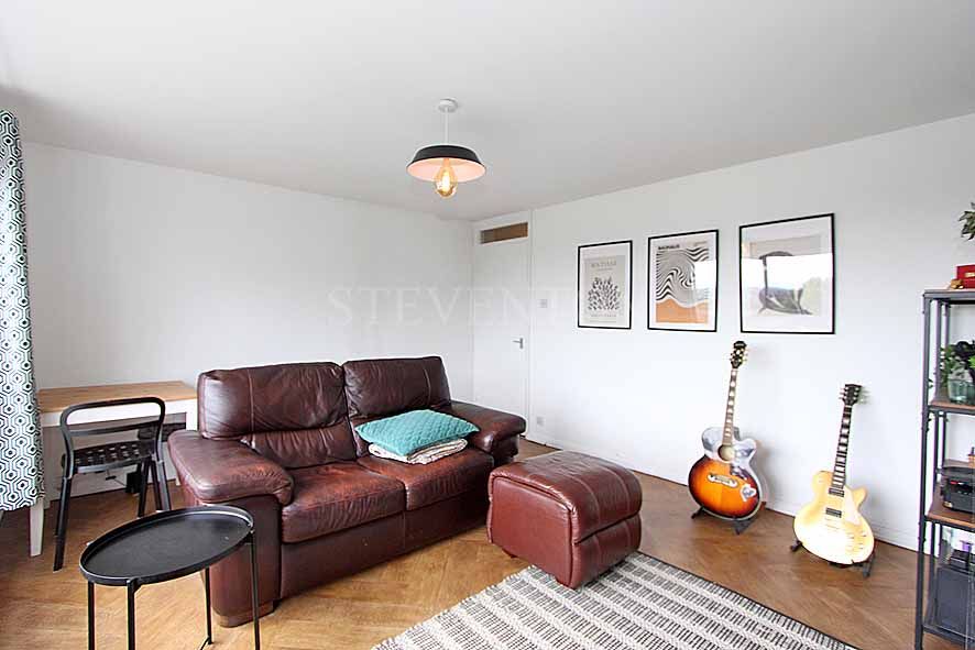 1 Bed Apartment Flat/apartment For Sale - Photograph 3