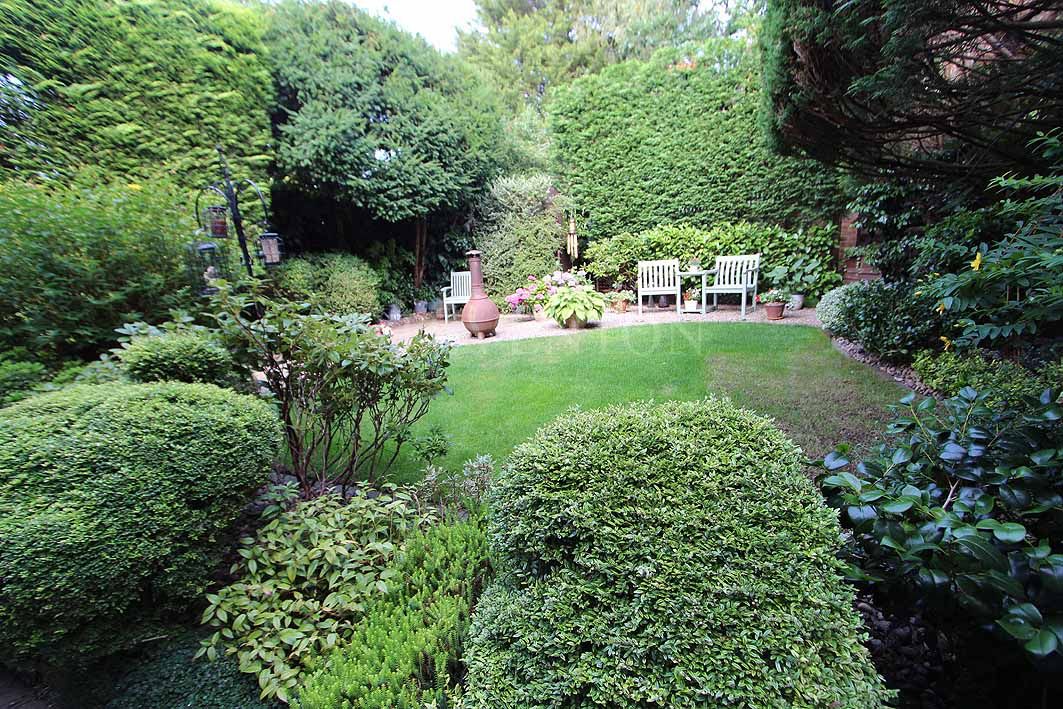 3 Bed Link Detached House For Sale - Photograph 2