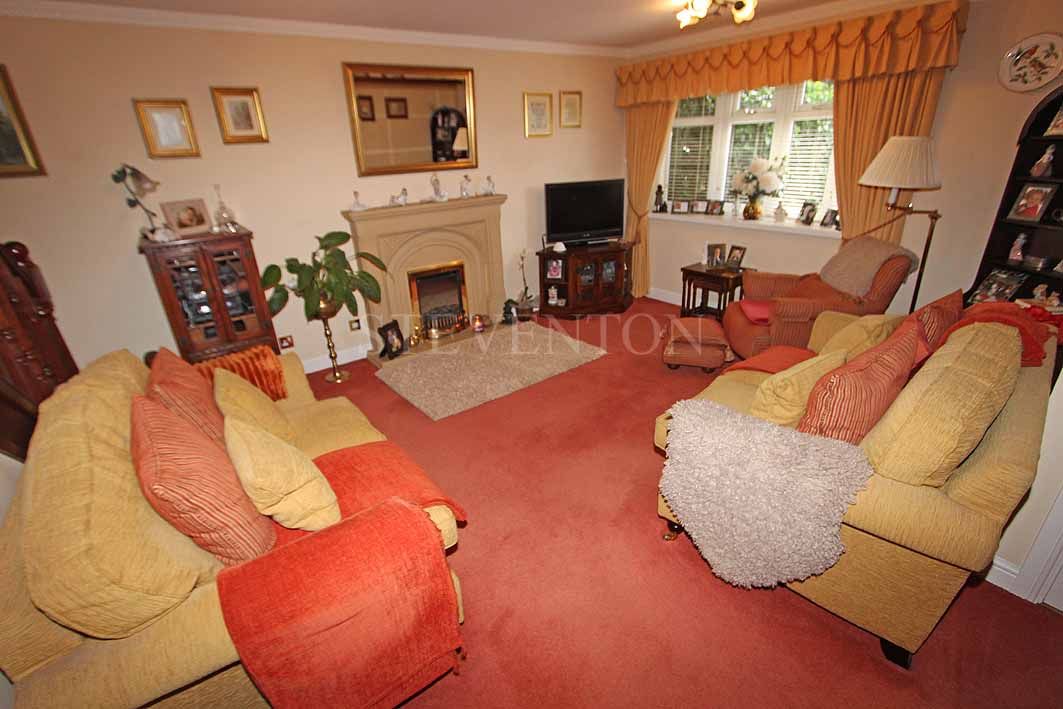 3 Bed Link Detached House For Sale - Photograph 3