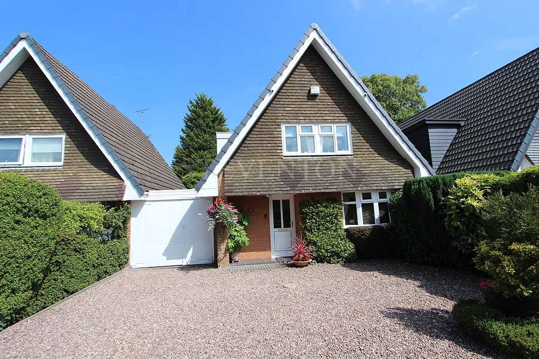 3 Bed Link Detached House For Sale - Photograph 1