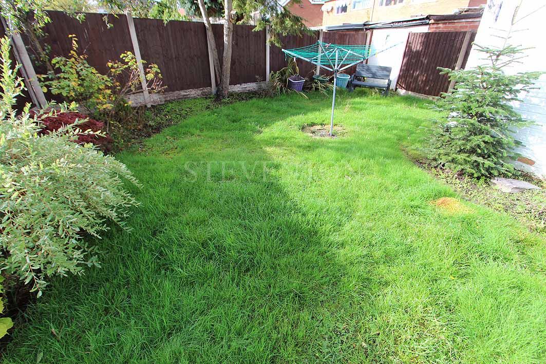 3 Bed Semi-detached House For Sale - Photograph 2