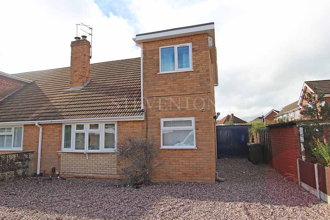 3 Bed Semi-detached House For Sale - Photograph 1