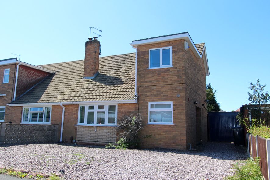 3 Bed Semi-detached House For Sale - Photograph 1