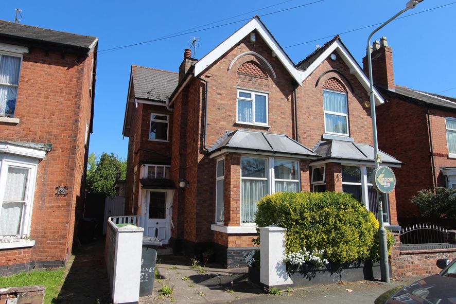 3 Bed Semi-detached House For Sale - Photograph 1