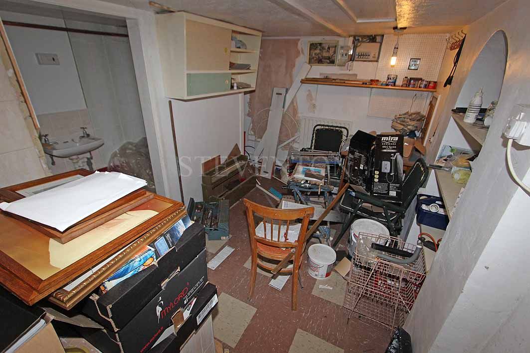 3 Bed Semi-detached House For Sale - Photograph 3