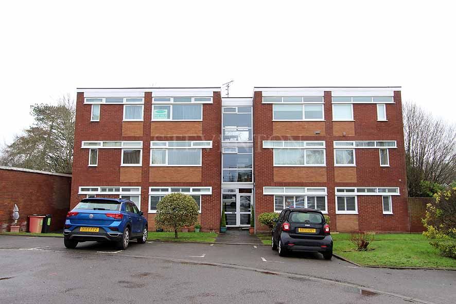 2 Bed Apartment Flat/apartment For Sale - Photograph 1