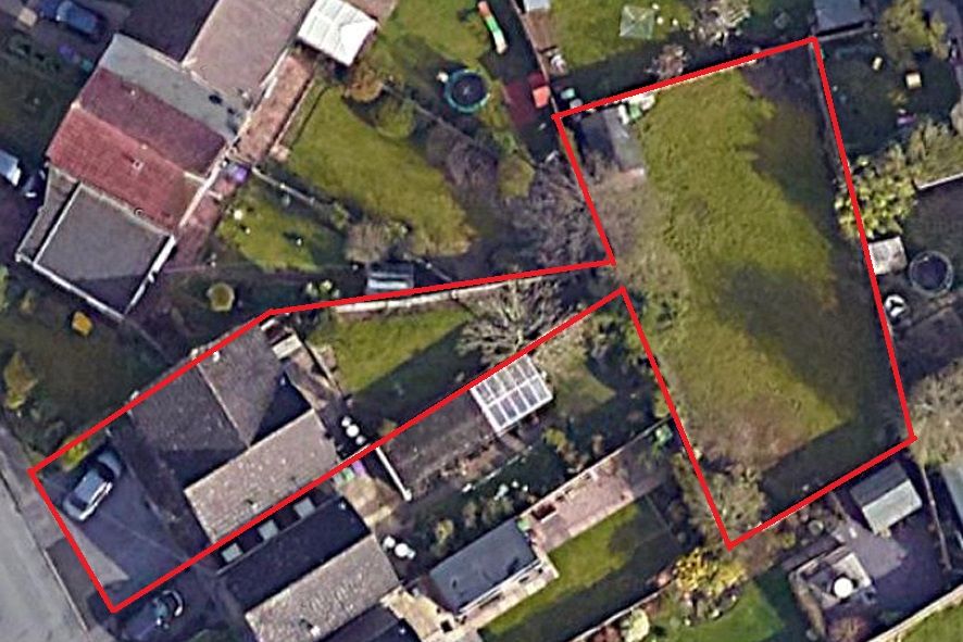 4 Bed Detached House For Sale - Photograph 2