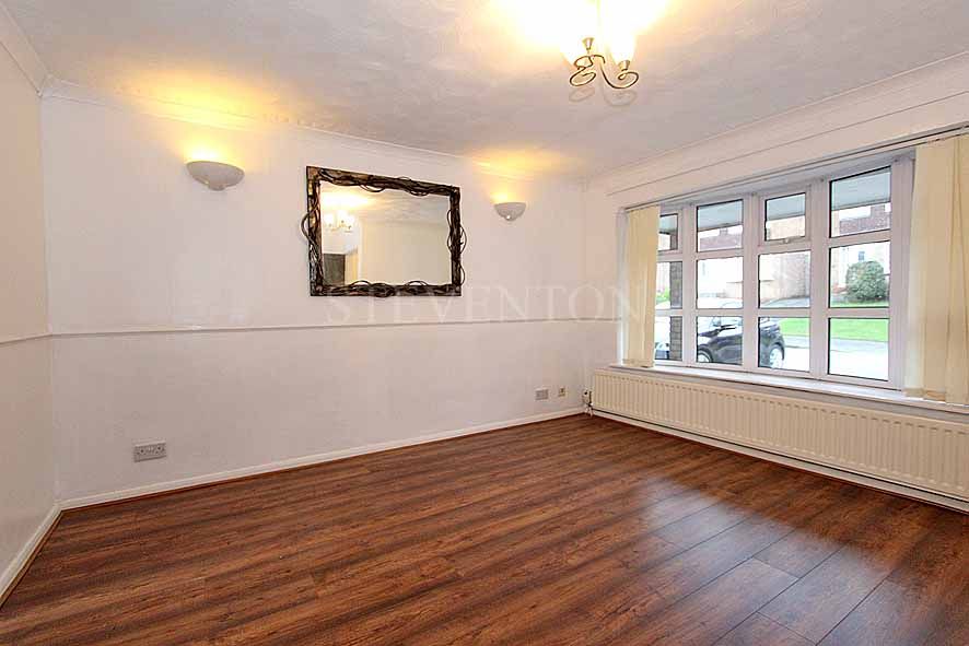 4 Bed Detached House For Sale - Photograph 12