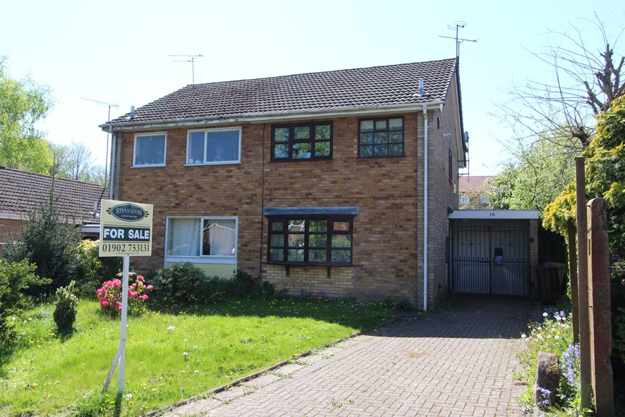 3 Bed Semi-detached House For Sale - Photograph 1