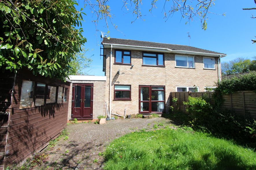 3 Bed Semi-detached House For Sale - Photograph 2