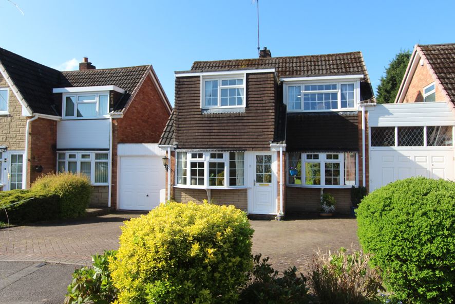 3 Bed Link Detached House For Sale - Photograph 1