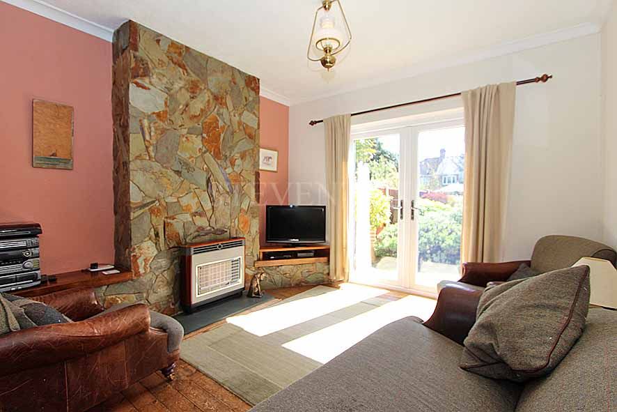 3 Bed Semi-detached House For Sale - Photograph 3