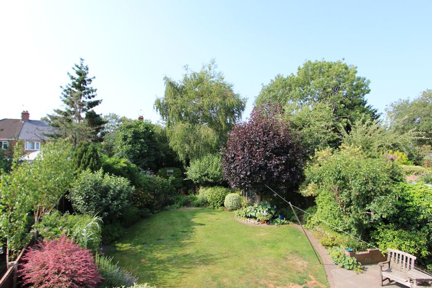 3 Bed Semi-detached House For Sale - Photograph 3