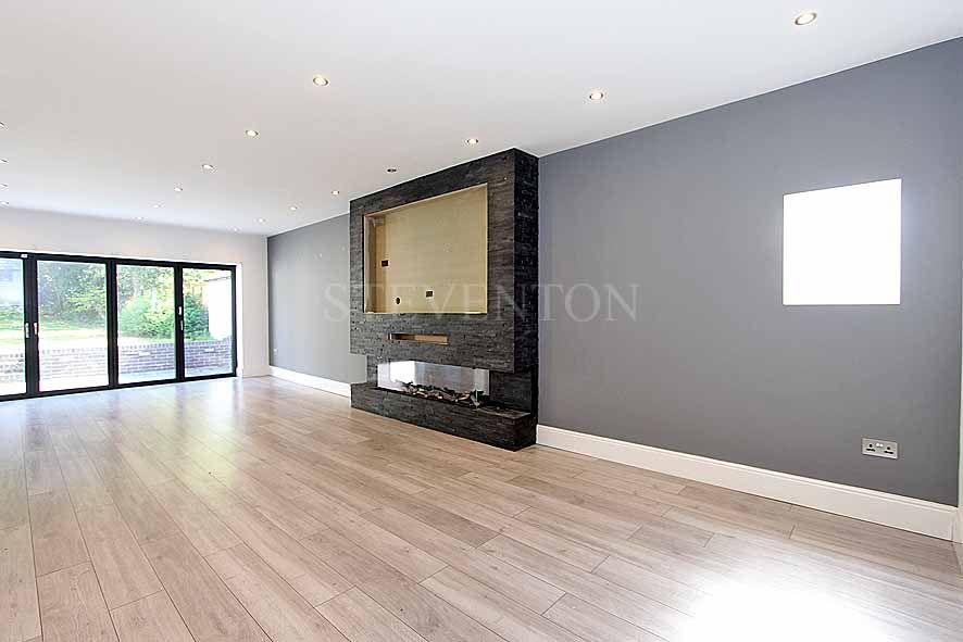 4 Bed Detached House For Sale - Photograph 3