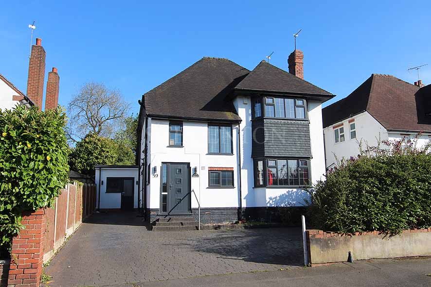4 Bed Detached House For Sale - Photograph 1
