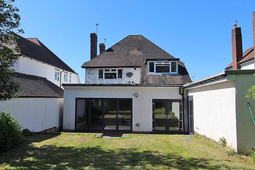 4 Bed Detached House For Sale - Photograph 2