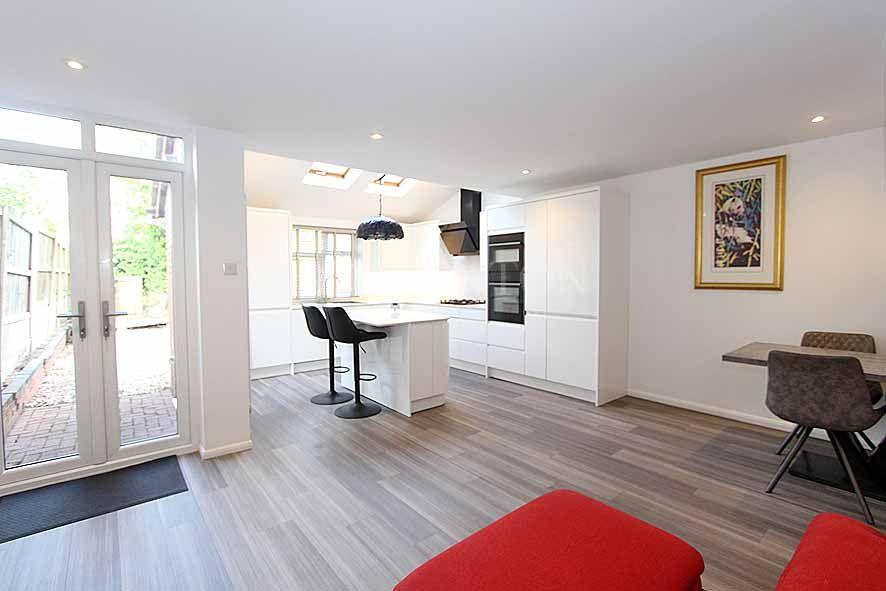 3 Bed Semi-detached House For Sale - Photograph 2