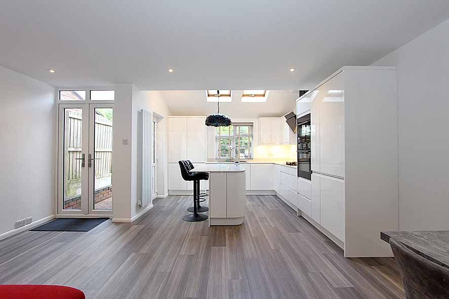 3 Bed Semi-detached House For Sale - Photograph 3