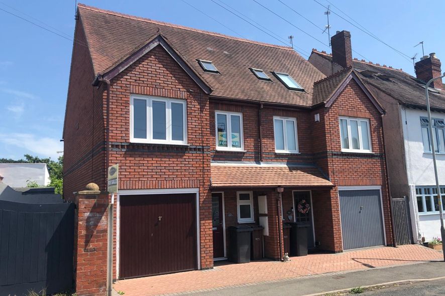 3 Bed Semi-detached House For Sale - Photograph 1