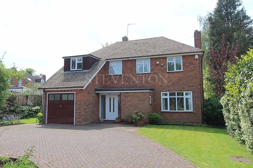 4 Bed Detached House For Sale - Photograph 1