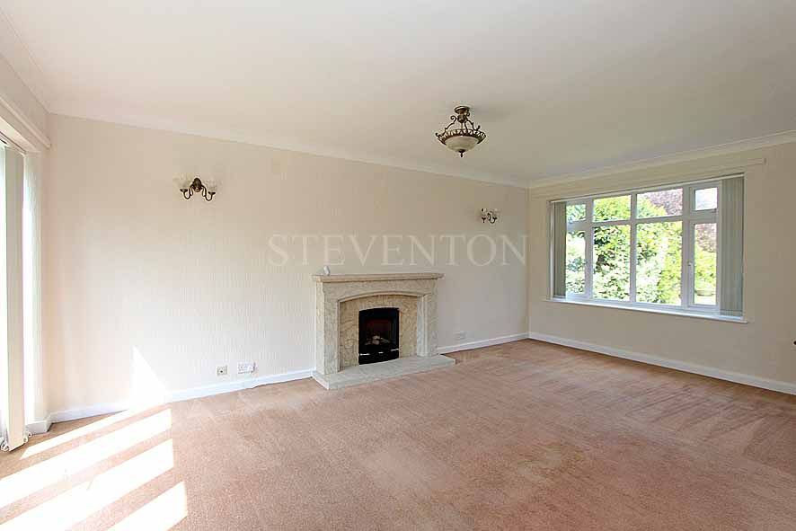 4 Bed Detached House For Sale - Photograph 3