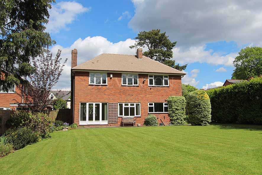 4 Bed Detached House For Sale - Photograph 2