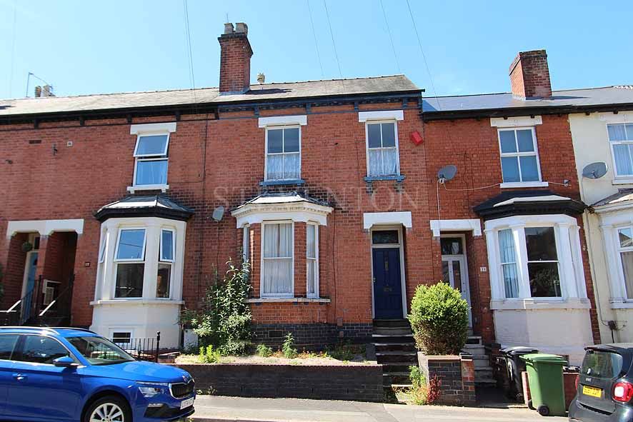4 Bed Mid Terraced House For Sale - Photograph 1