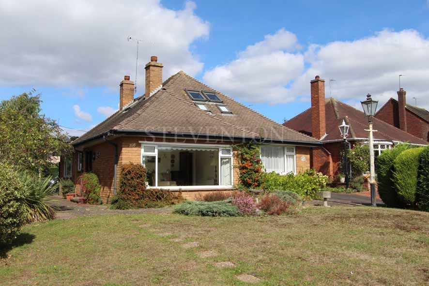 3 Bed Detached Bungalow For Sale - Photograph 1