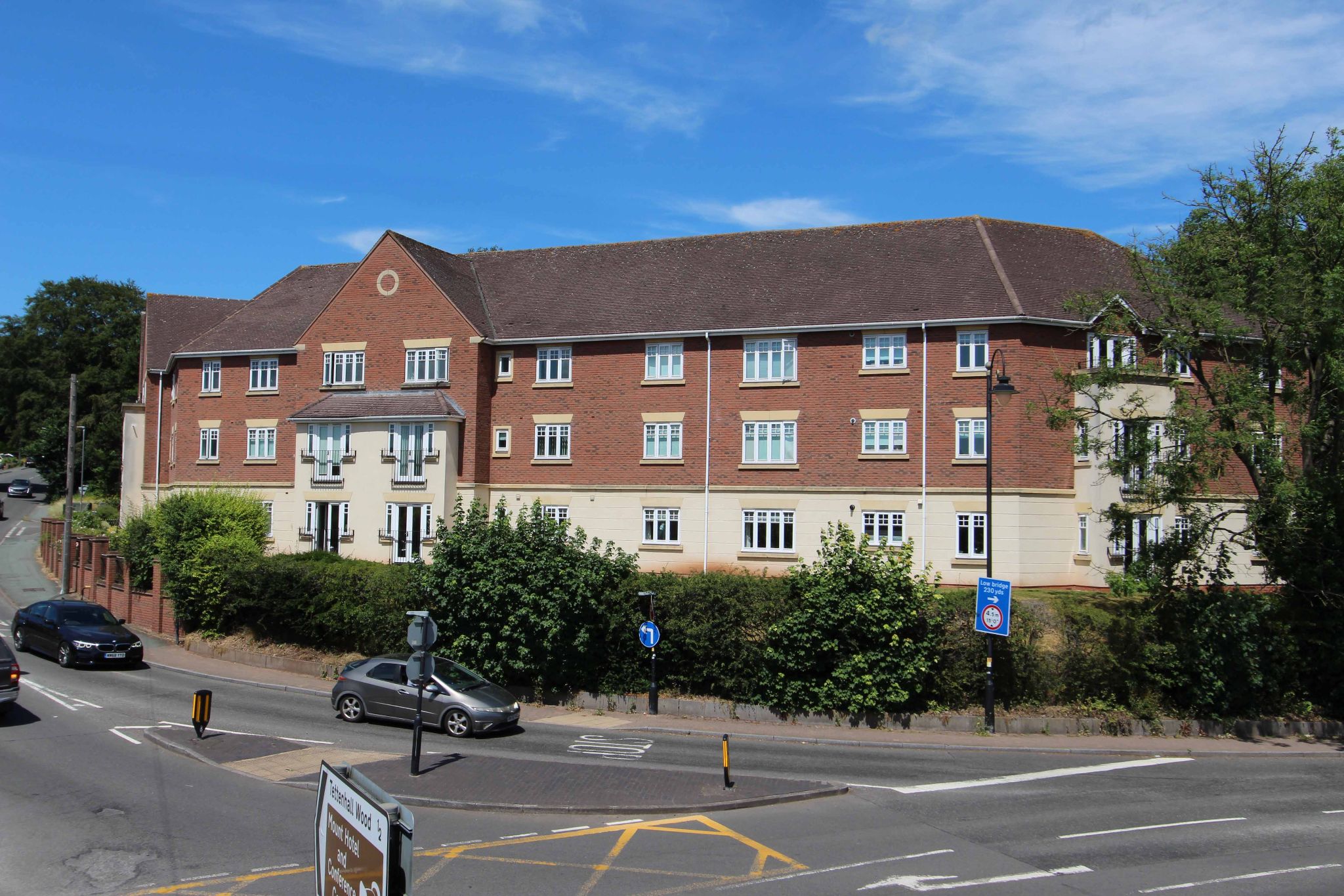 2 Bed Apartment Flat/apartment For Sale - Photograph 1