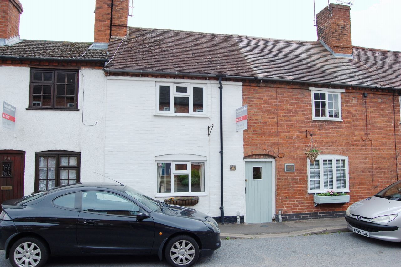 2 bedroom barn conversion house Sold Alcester - Photograph 1