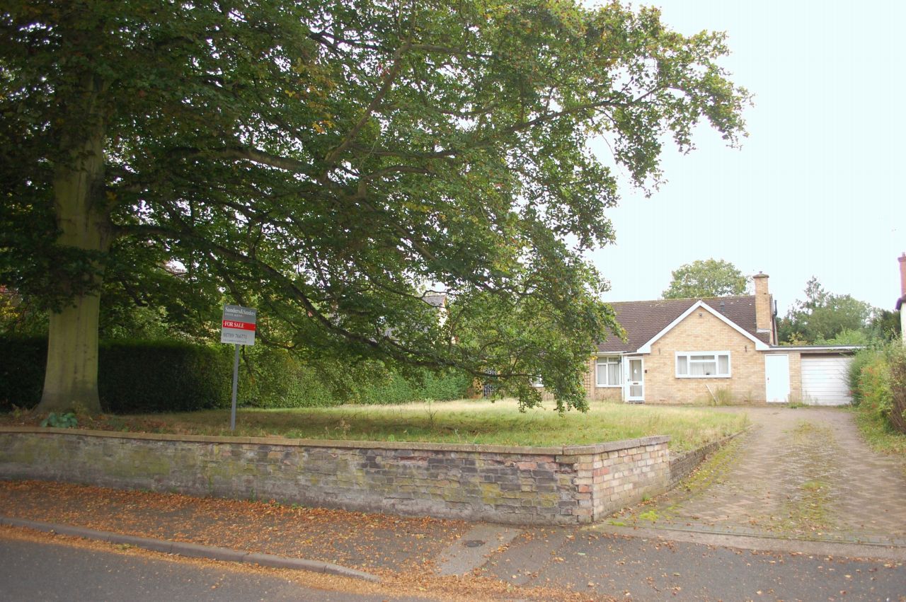 2 bedroom detached bungalow Sold Alcester - Photograph 1