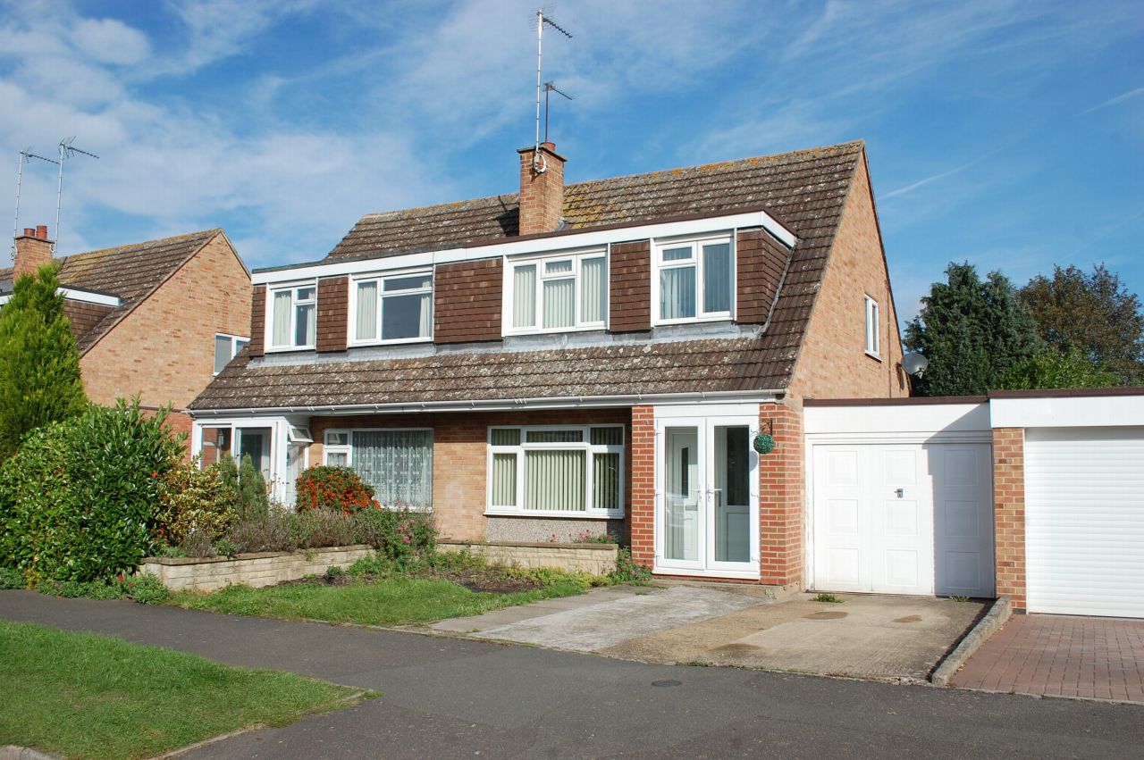 3 bedroom barn conversion house Sold Alcester - Photograph 1
