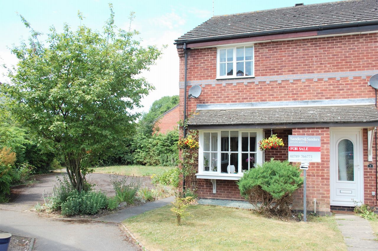 2 bedroom end terraced house Sold Alcester - Photograph 1